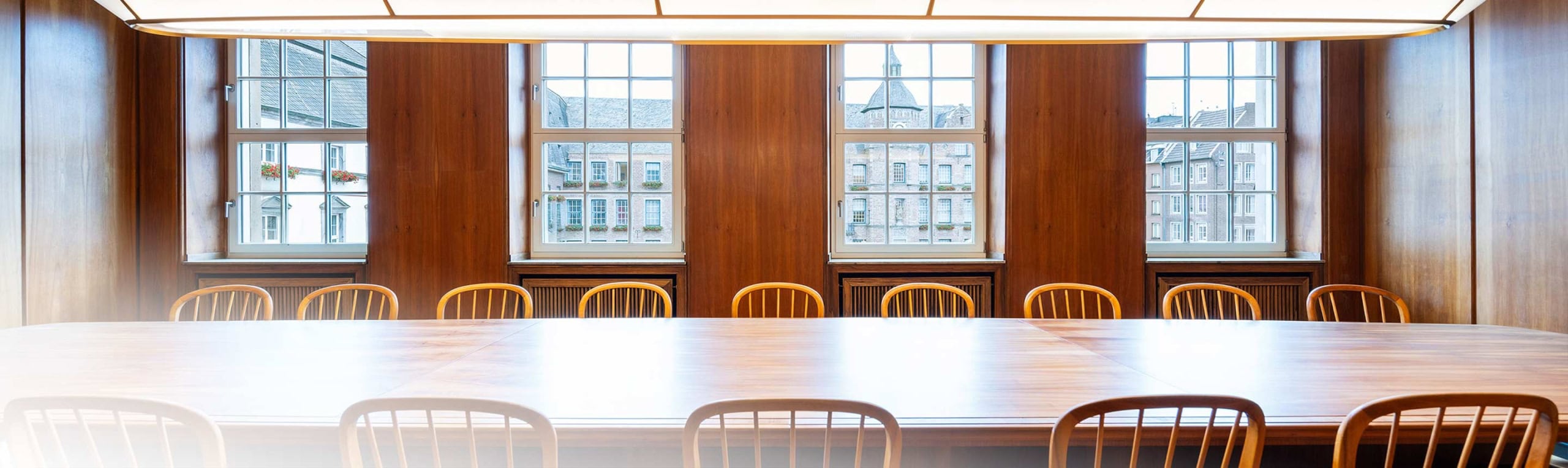 großer Konferenzraum des Ganteführer Family Offices in der laten Kämmerei Düsseldorf